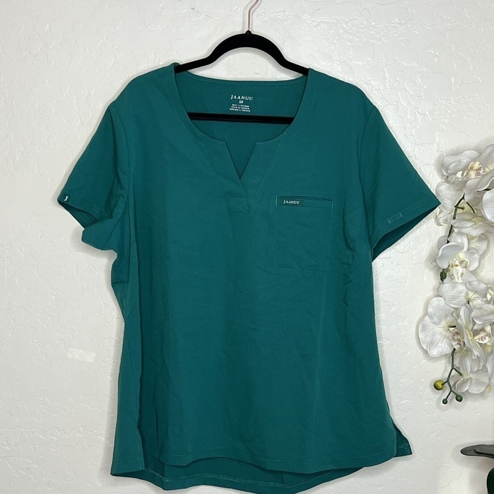 Jaanuu 1 Pocket Tuck-In Scrub Top Womens Size 2XL Green Style J96173 NWT